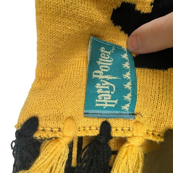 Harry Potter Warner Brothers Hufflepuff Reversible Scarf Unisex Black Go… - Picture 5 of 6